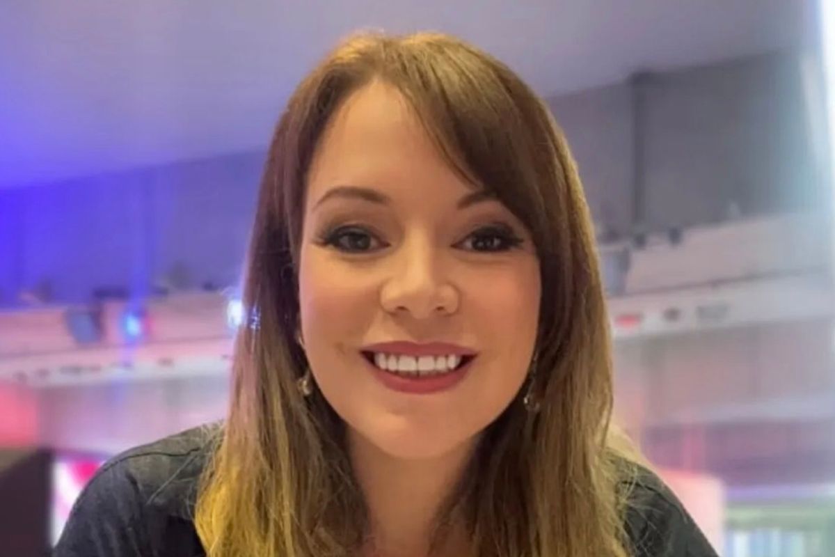 BBC weather presenter distracts viewers with her outfit on 6 O'Clock News