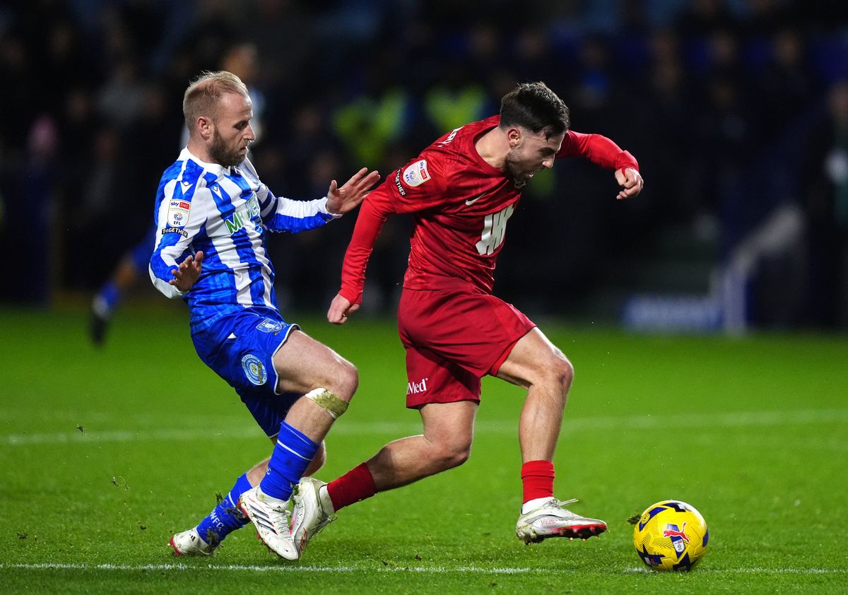 Sheffield Wednesday's Barry Bannan (left) and Birmingham City's Patrick Roberts