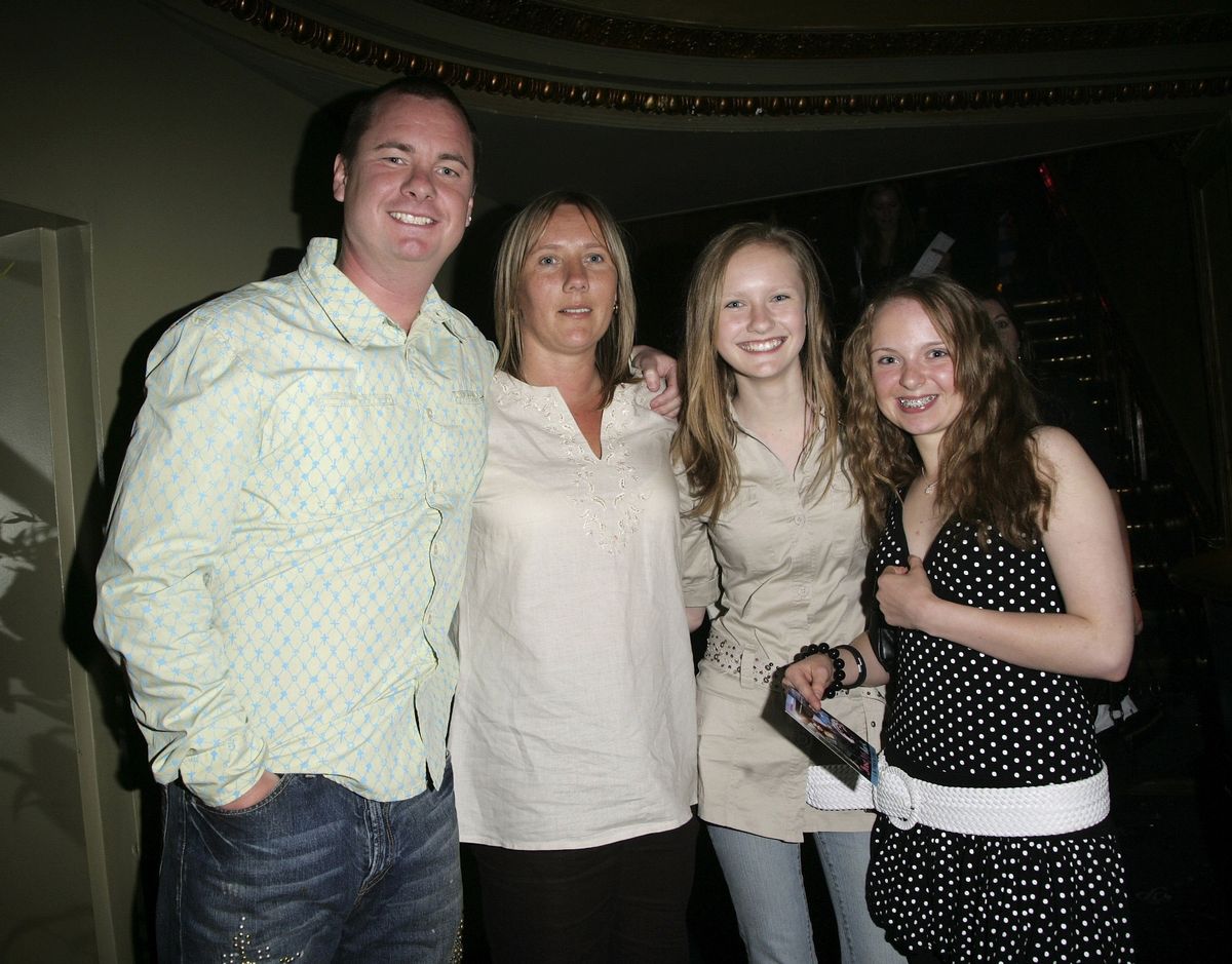 Tony Mortimer with his wife and their two daughters in 2006