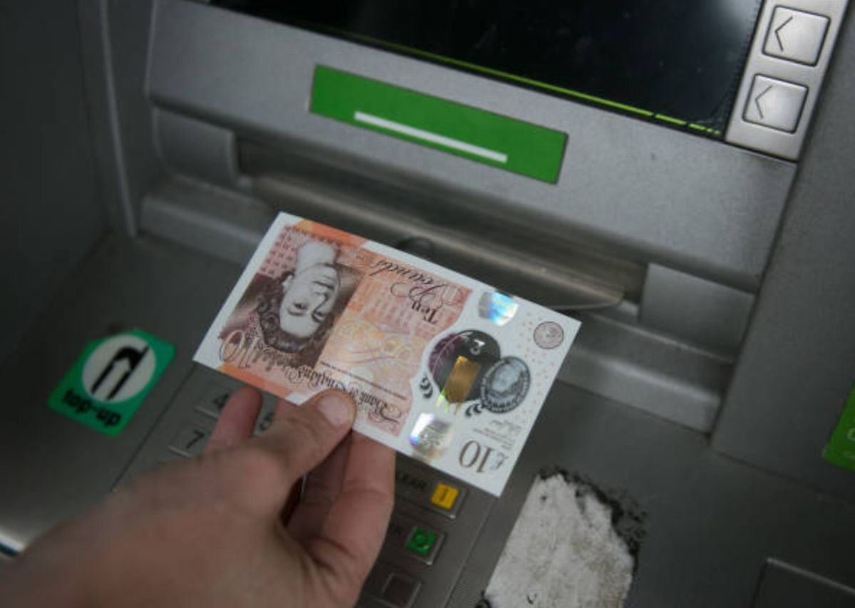 Major UK bank sending customers with £1,000 in account free £175 for Christmas