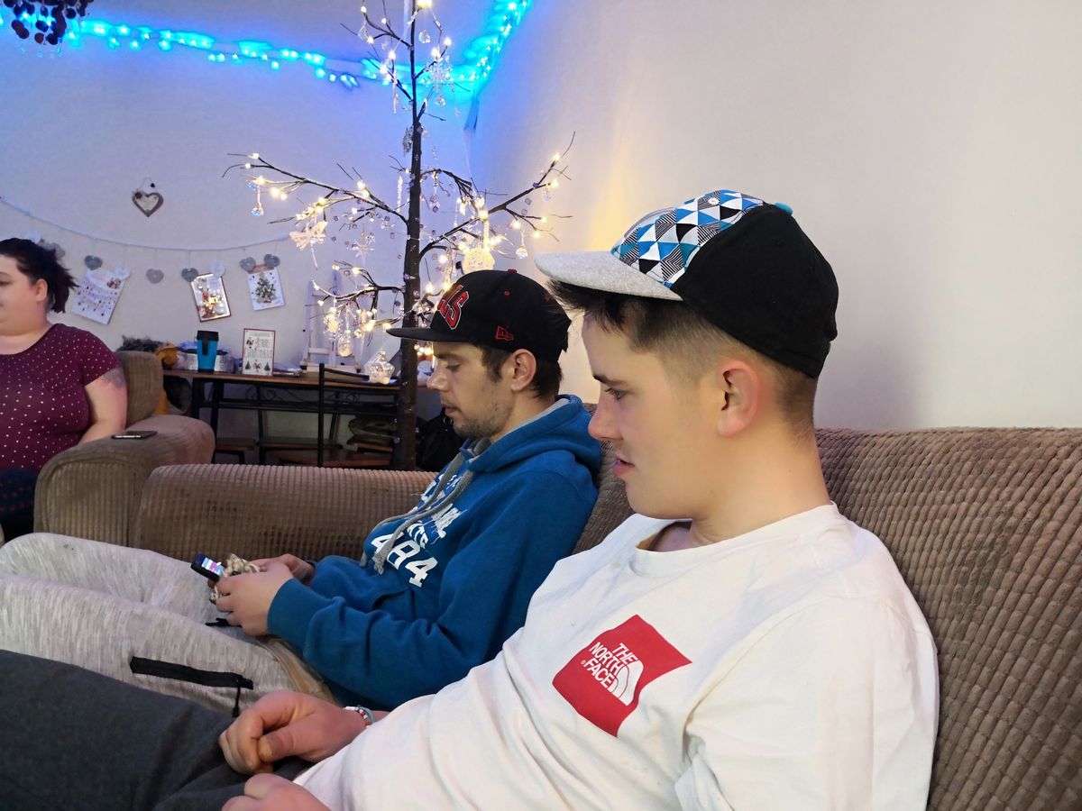 Lee and Karl Christmas Day with family in 2018 (Cover Images)