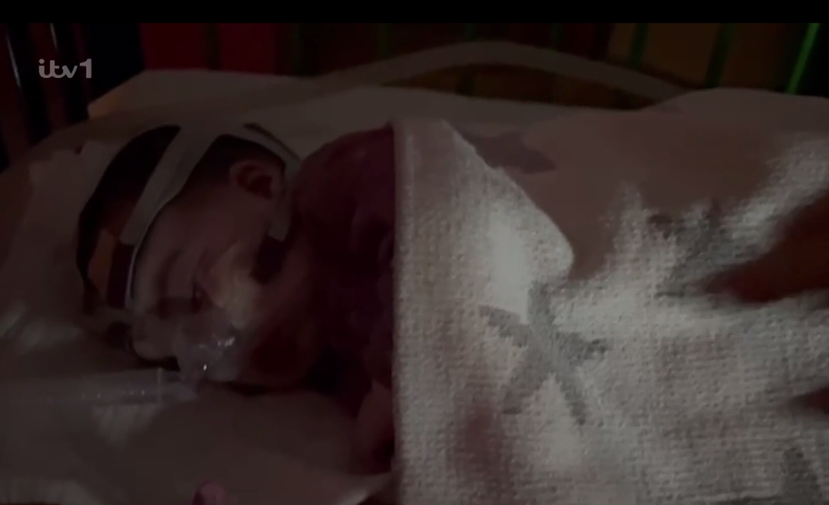 Jesy's daughter Story on a breathing machine at night