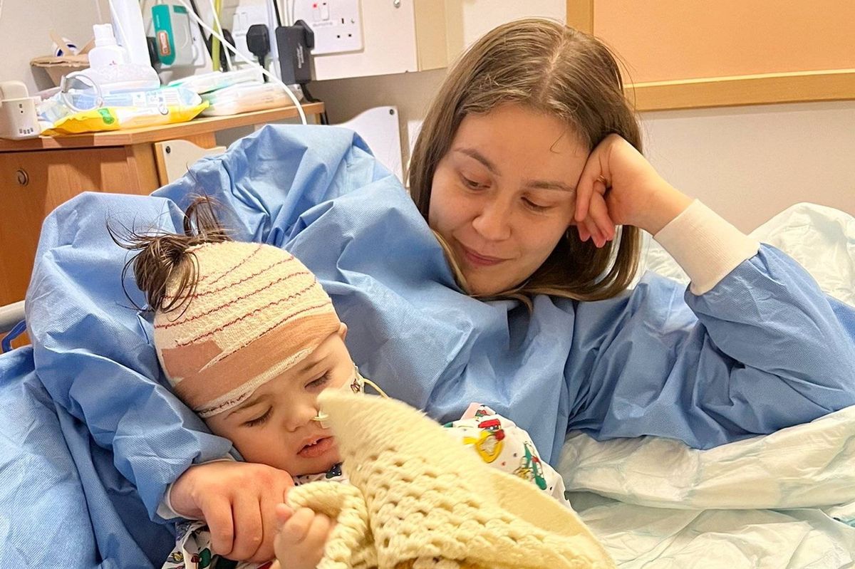 Capri with mum Elissa in hospital