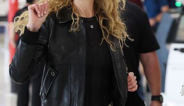 Nicole Kidman cut a radiant and relaxed figure as she was spotted departing Sydney Airport on Sunday with her two teenage daughters