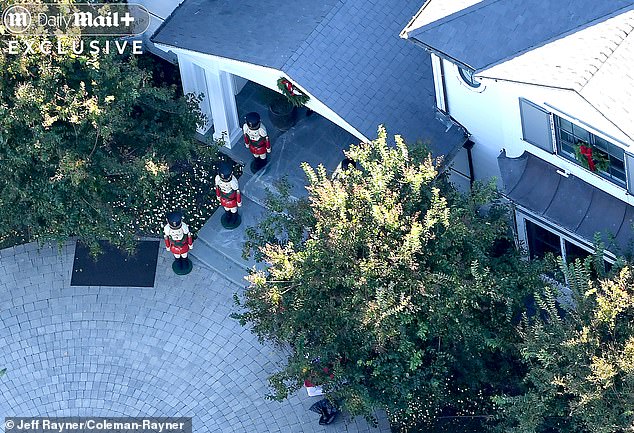 Kris's home, like Kylie's, was decorated with large nutcrackers and Christmas wreaths