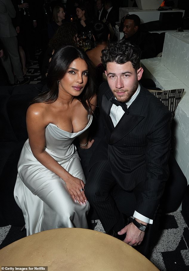 (L-R) Priyanka Chopra and Nick Jonas