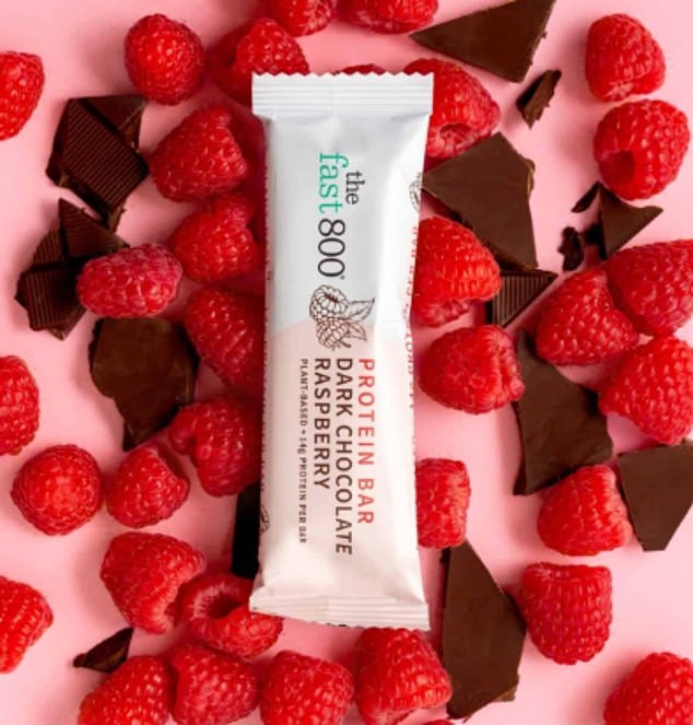 The Fast 800 Dark Chocolate Raspberry Protein Bar is high in protein and fibre.