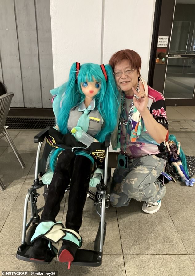 Nakatani Wataru, or Roy, with his 'wife', Miku. Photo courtesy of Wataru Nakaya (Roy)/@miku_roy39