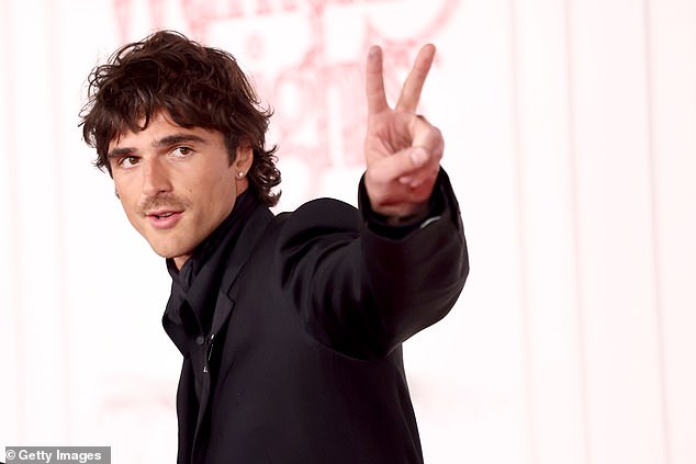 The Euphoria actor offered a peace sign in the direction of fans and photographers