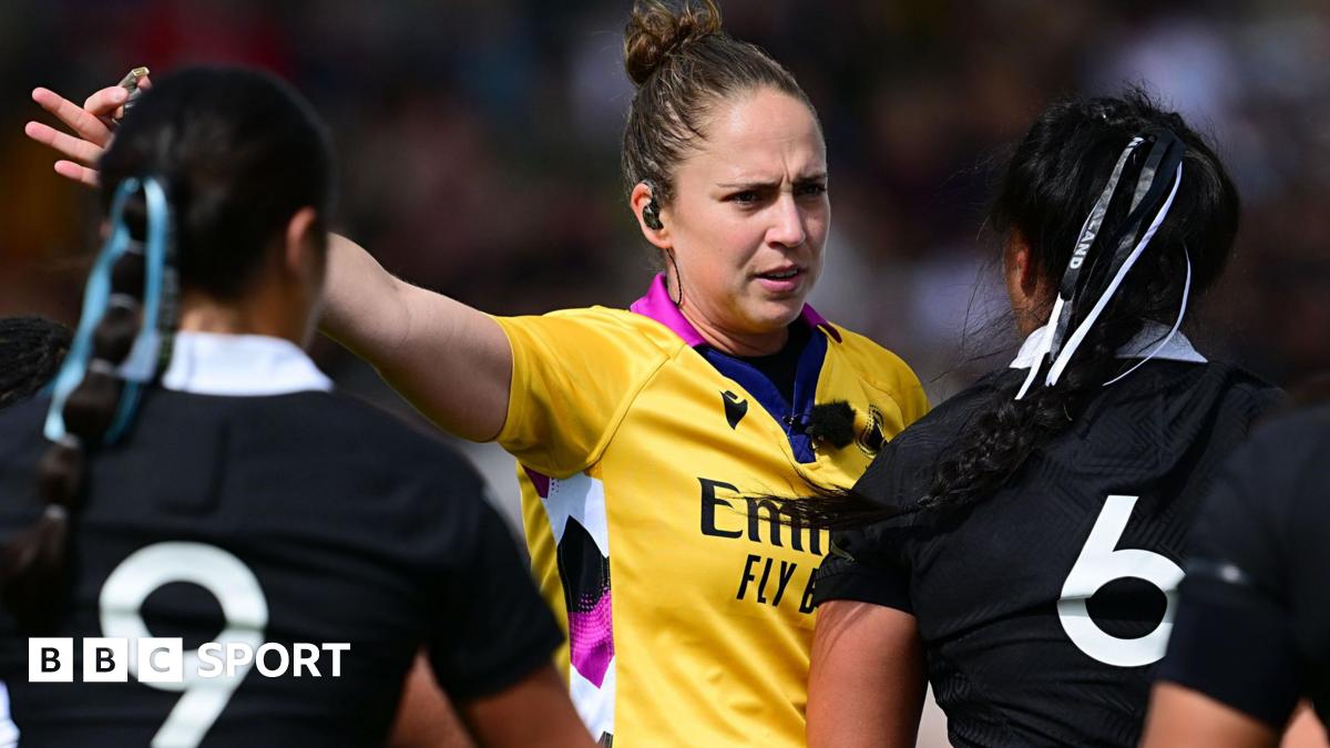 Sara Cox makes a decision to New Zealand players