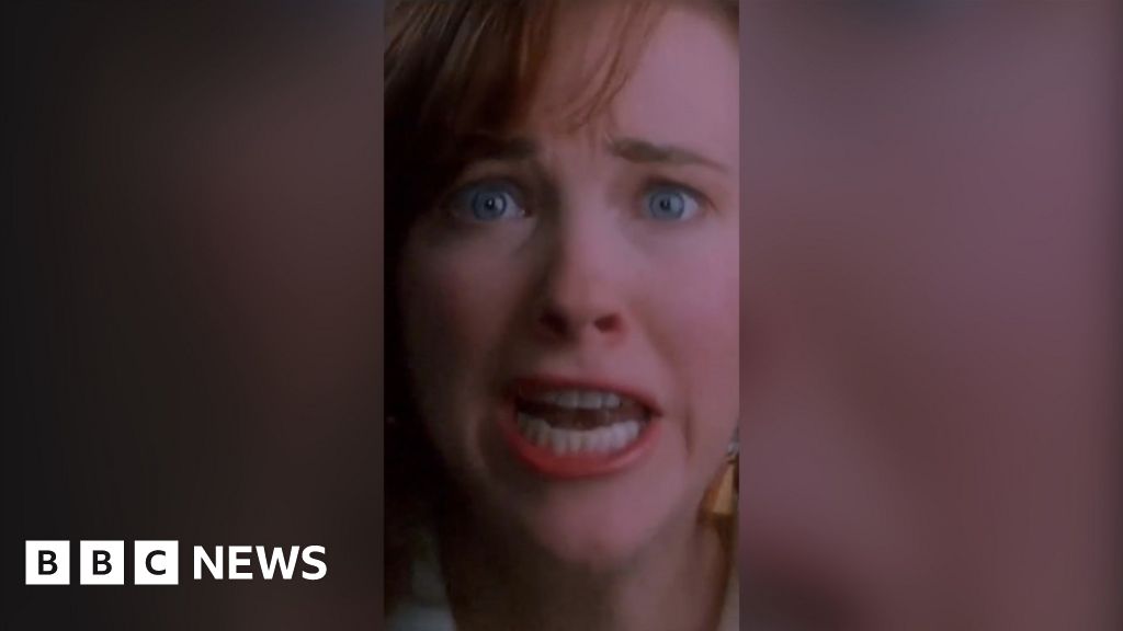 Catherine O'Hara performing in Home Alone