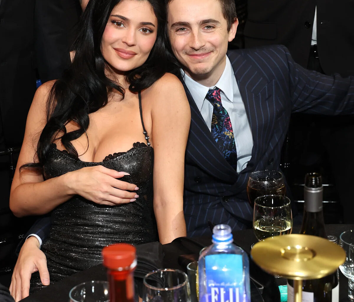 Timothée Chalamet tells Kylie Jenner 'I love you' from awards podium