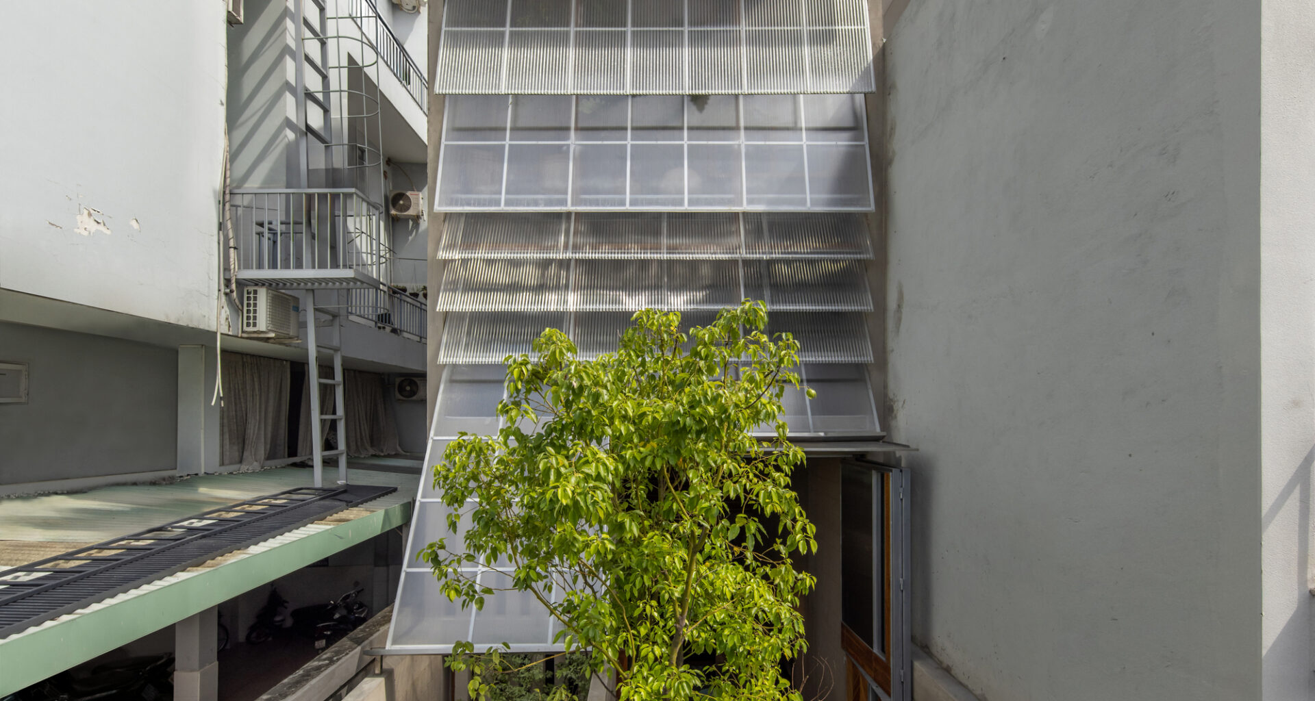 LÁ-SÁCH House / Atelier tho.A