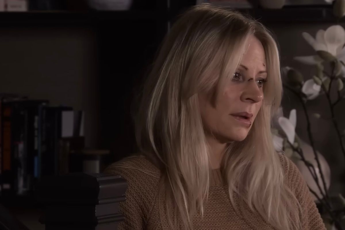 Vicky Myers as Lisa Swain