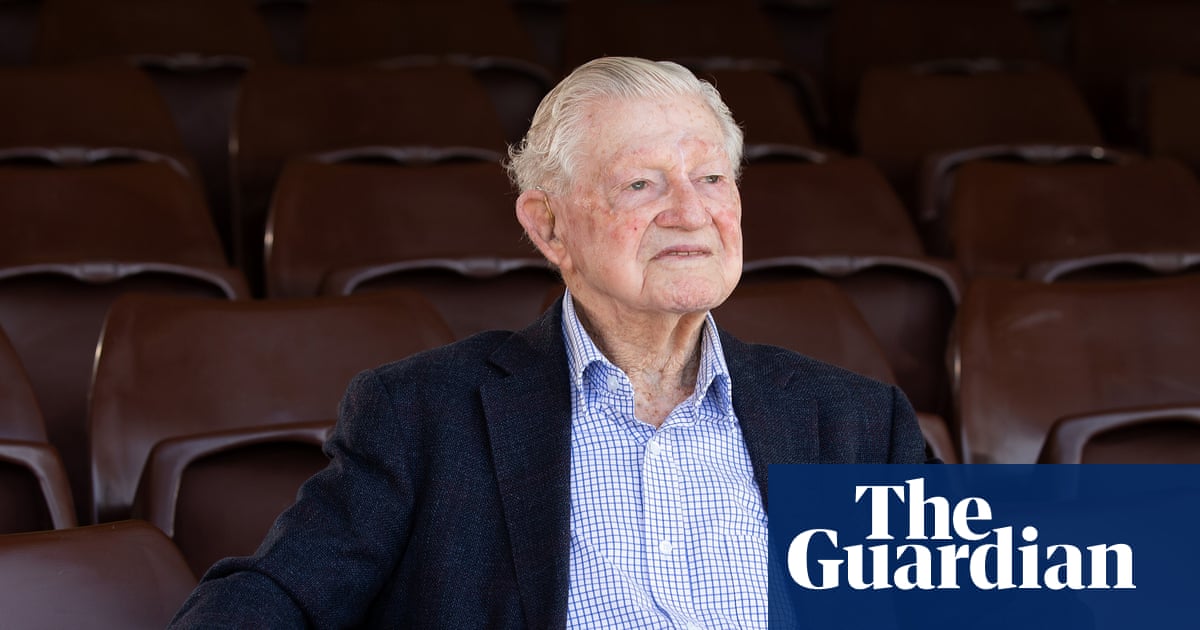 ‘I wish I’d faced these poor modern teams’: world’s oldest living Test cricketer on decline in standards | Ashes 2025-26