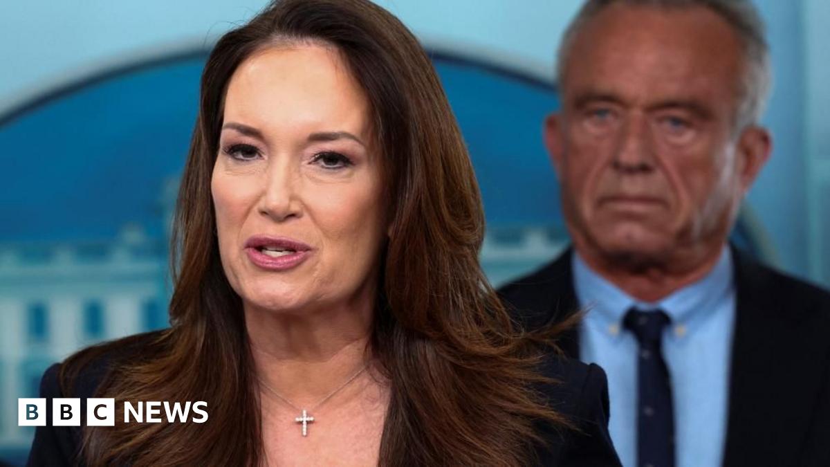 Rorbert F Kennedy Jr and other health officials at a news briefing