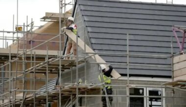 Confidence in the construction sector has fallen to its worst level in nearly three years.