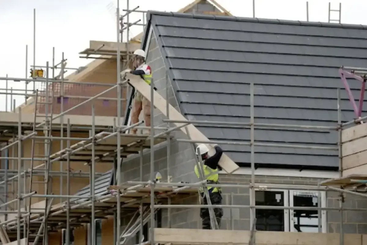 Confidence in the construction sector has fallen to its worst level in nearly three years.