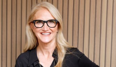 Mel Robbins shares tips for lessening flight anxiety for nervous travelers on planes