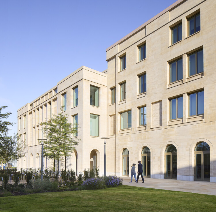 Schwarzman Center for the Humanities - University of Oxford / Hopkins Architects - Exterior Photography, Facade, Courtyard