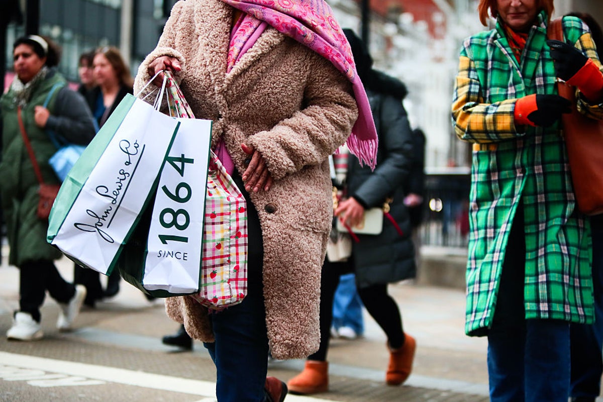 UK economy in surprise return to growth for November