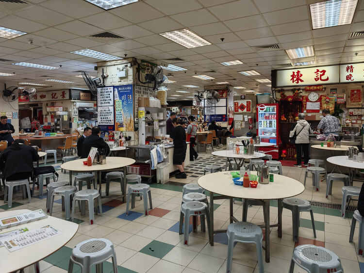 Urban Banquet at the Curb: Hong Kong’s Third-Space Dining - Image 3 of 12