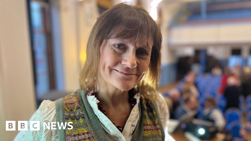 Campaigners challenge government over renewable energy developments