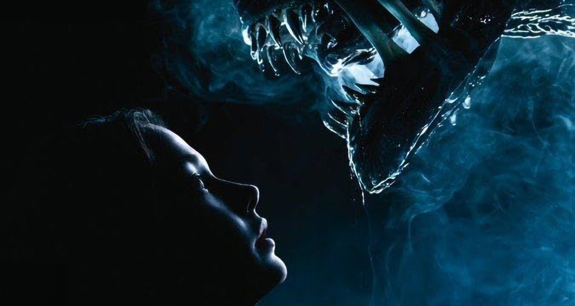 Cailee Spaeny and a Xenomorph in Alien: Romulus