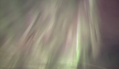 Stunning aurora lights up US skies with green and red display