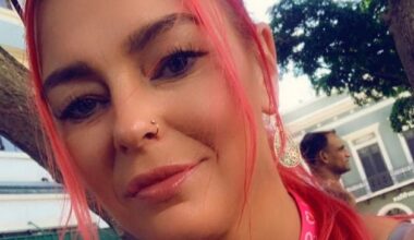 Sabrina Devlin: NI woman faced 70-day wait to begin treatment for breast cancer