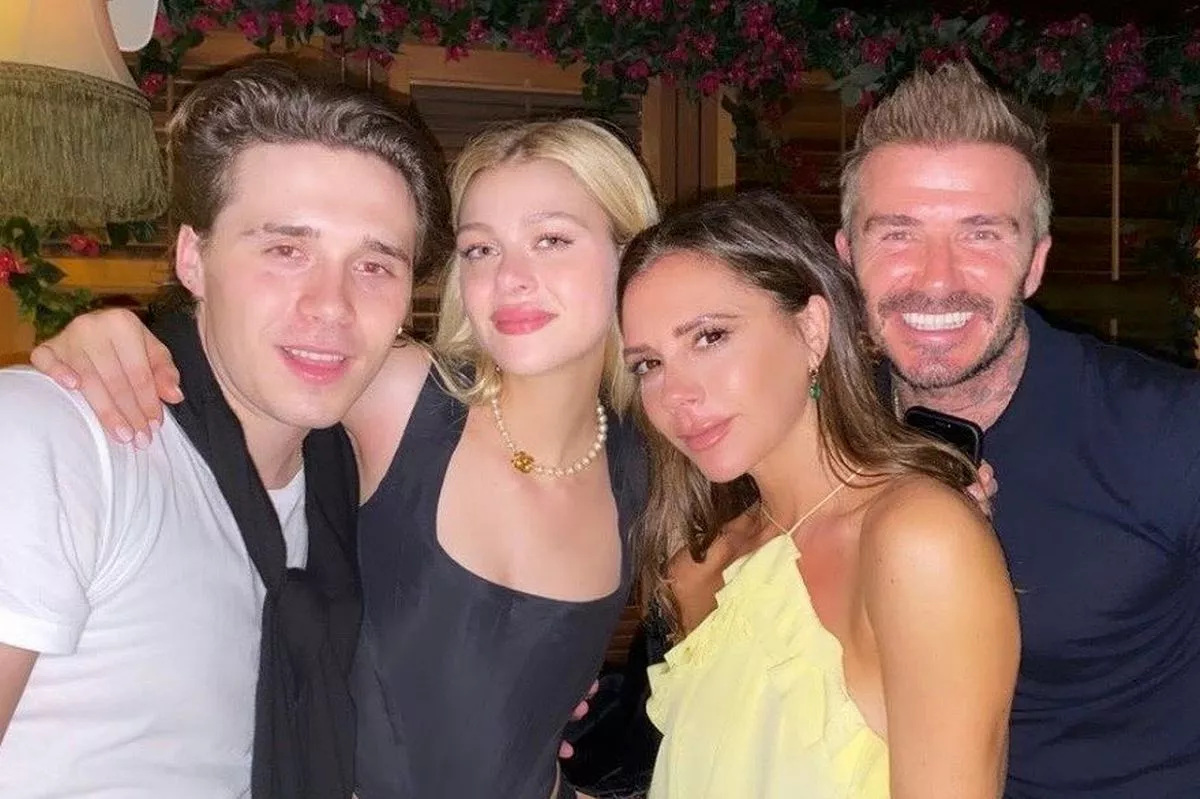 brooklyn, Nicola , david and Victoria beckham 
https://www.instagram.com/brooklynbeckham/