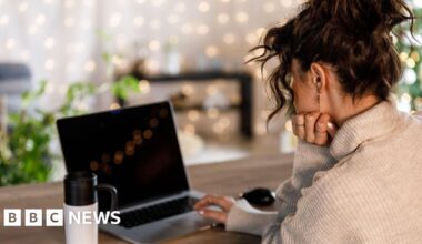 Over 700,000 graduates out of work and on benefits, analysis suggests