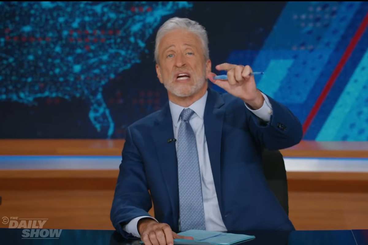 Jon Stewart and Anderson Cooper roast Trump’s seeming abandonment of the Second Amendment after Alex Pretti shooting