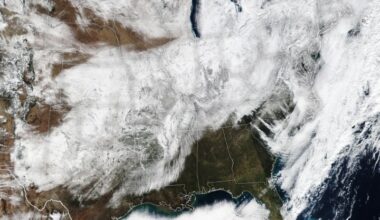 Snow Buries the U.S. Interior and East