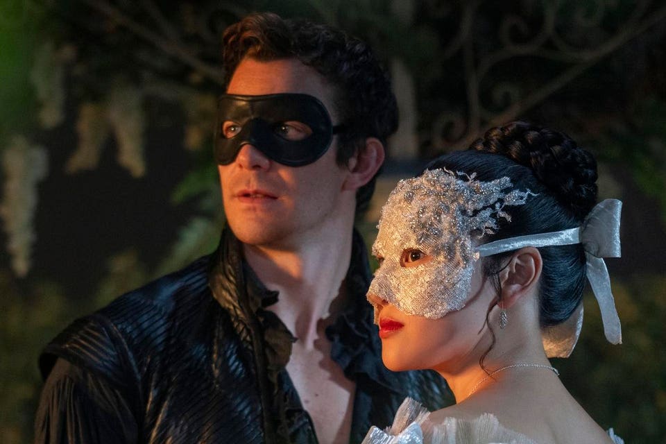 Bridgerton. (L to R) Luke Thompson as Benedict Bridgerton, Yerin Ha as Sophie Baek in episode 401 of Bridgerton.