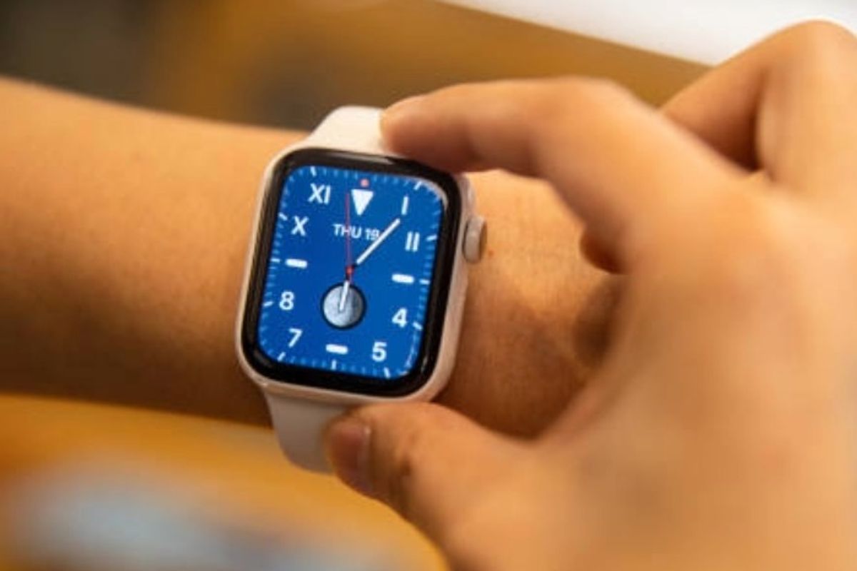 An employee demonstrates an Apple Inc. Watch Series 5 device at an Apple store during a product launch event in Hong Kong, China, on Friday, Sept. 20, 2019.