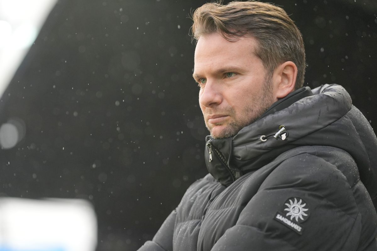 Argyle head coach Tom Cleverley during the League One game against Peterborough United at the Weston Homes Stadium on January 17, 2026 - PHOTO: Steve Flynn/PPAUK