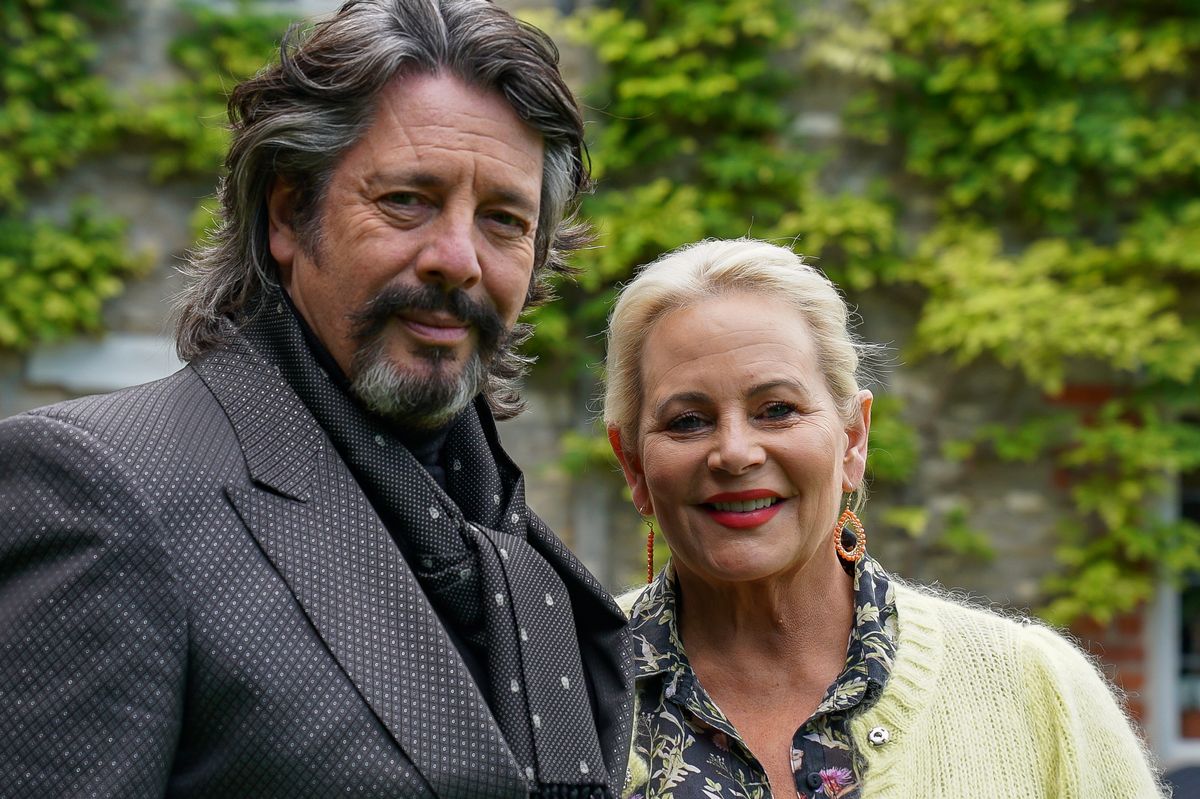 Laurence and Jackie live with their kids and their grandkids