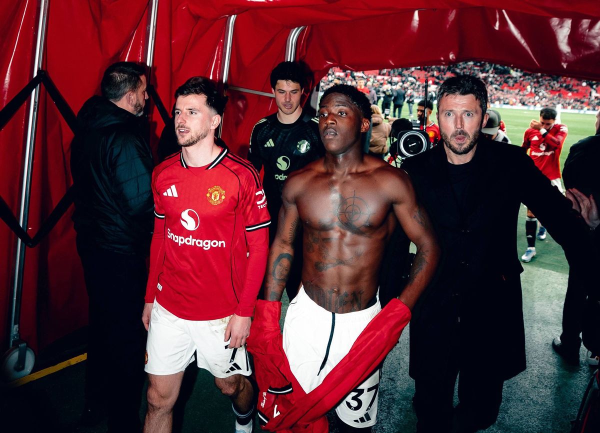 Mason Mount, Kobbie Mainoo and Michael Carrick walk off after the Premier League match between Manchester United and Manchester City