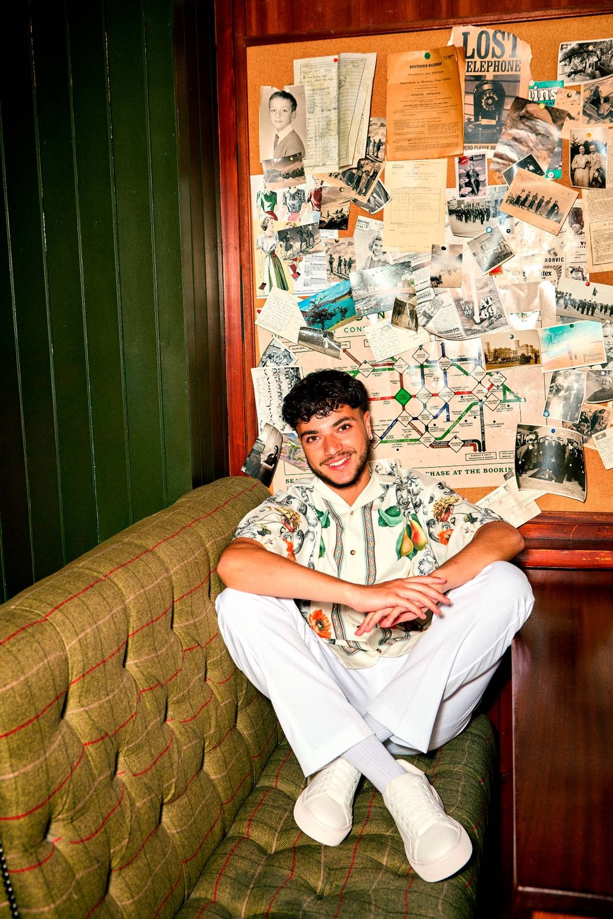 Junior andre sat down in white trousers