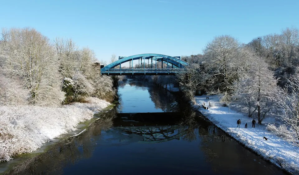 CHESHIRE, ENGLAND - JANUARY 05: An aerial view over the River Weaver after snow has fallen on January 05, 2026 in Davenham, Cheshire, United Kingdom. The Met Office has given a weather warning of disruption to travel as many people return to work and school following the Christmas break. (Photo by Molly Darlington/Getty Images)