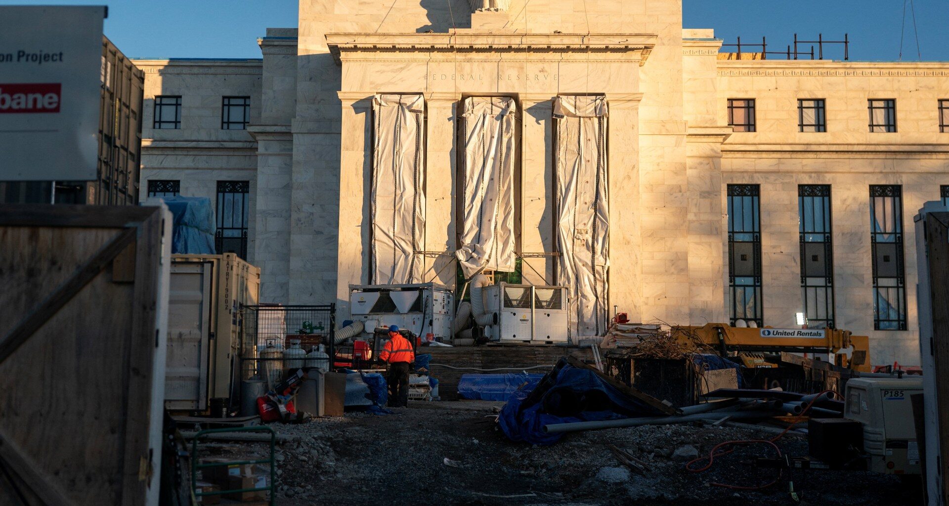 US Federal Reserve holds interest rates steady despite political pressure | Business and Economy News