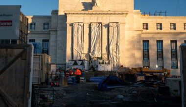 US Federal Reserve holds interest rates steady despite political pressure | Business and Economy News