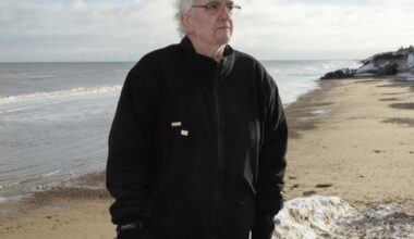 Home on Hemsby cliff edge to be demolished as erosion hits