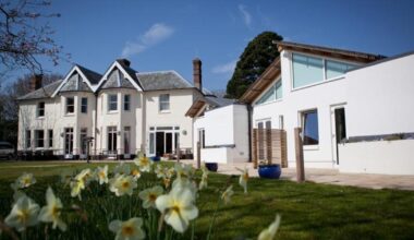 Oakhaven Hospice in Lymington rated 'outstanding' for care