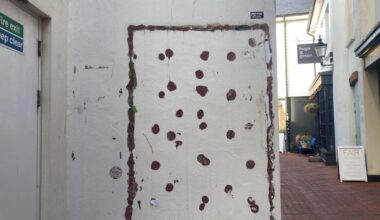 Artwork mysteriously disappears from The Lanes, Brighton