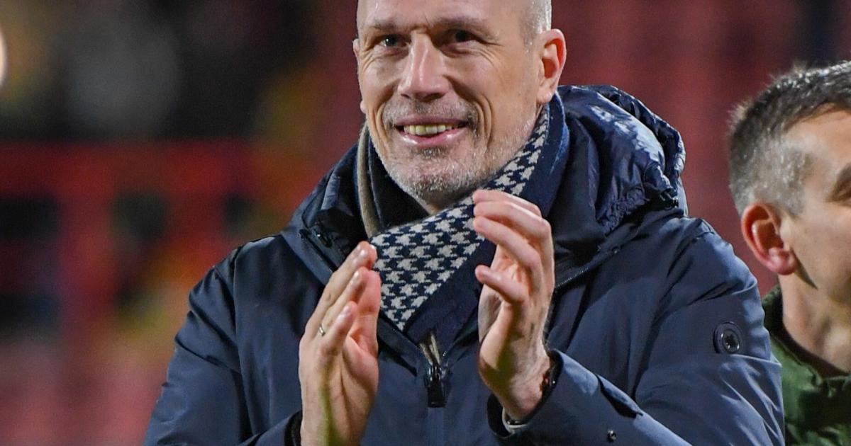 Clement hails City fighters in Wrexham win - The Pink Un