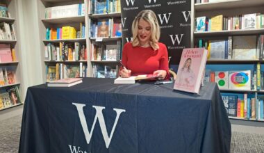 Coronation Street star Helen Flanagan stages Waterstones book signing
