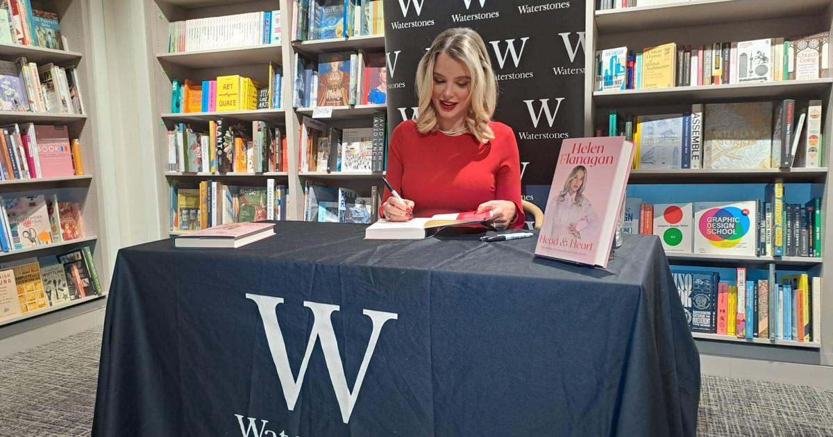 Coronation Street star Helen Flanagan stages Waterstones book signing