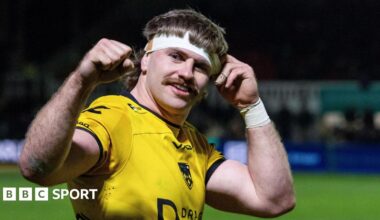 Aaron Wainwright in action for Dragons